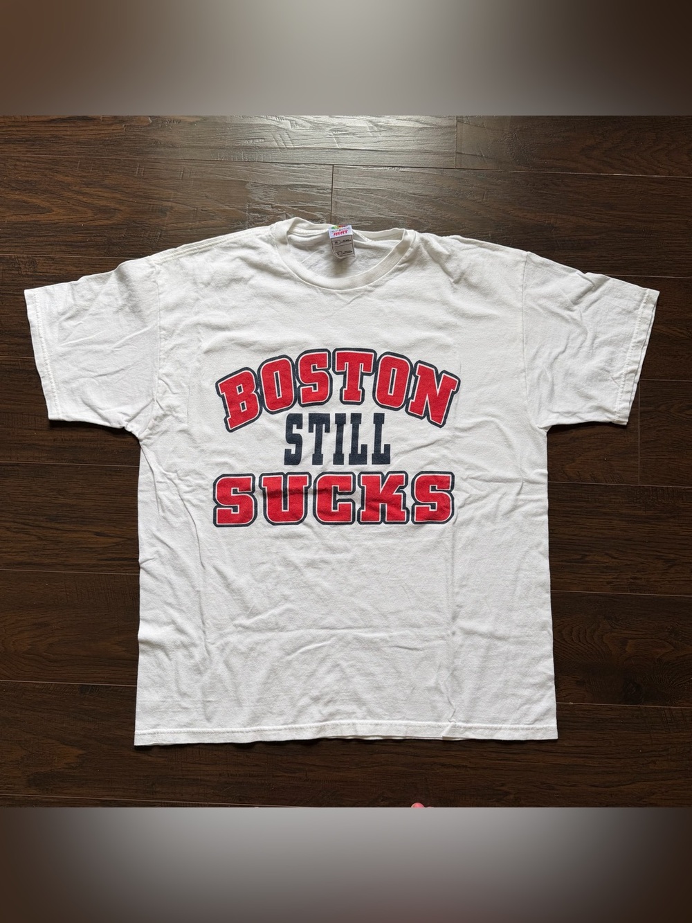 Vintage Y2K “Boston Still Sucks” Red Sox Yankees Rivalry Graphic Tee XL